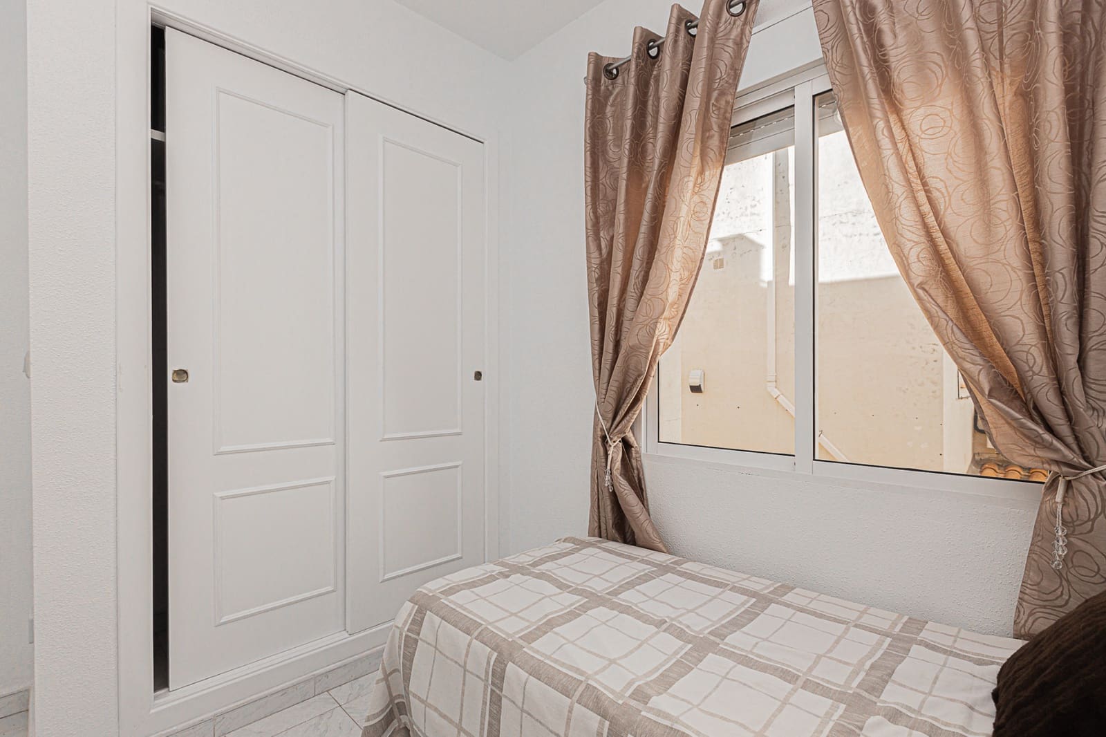 Ático de 2 habitaciones en Torrevieja en venta con piscina - 129.000 € (Ref: 10175780)