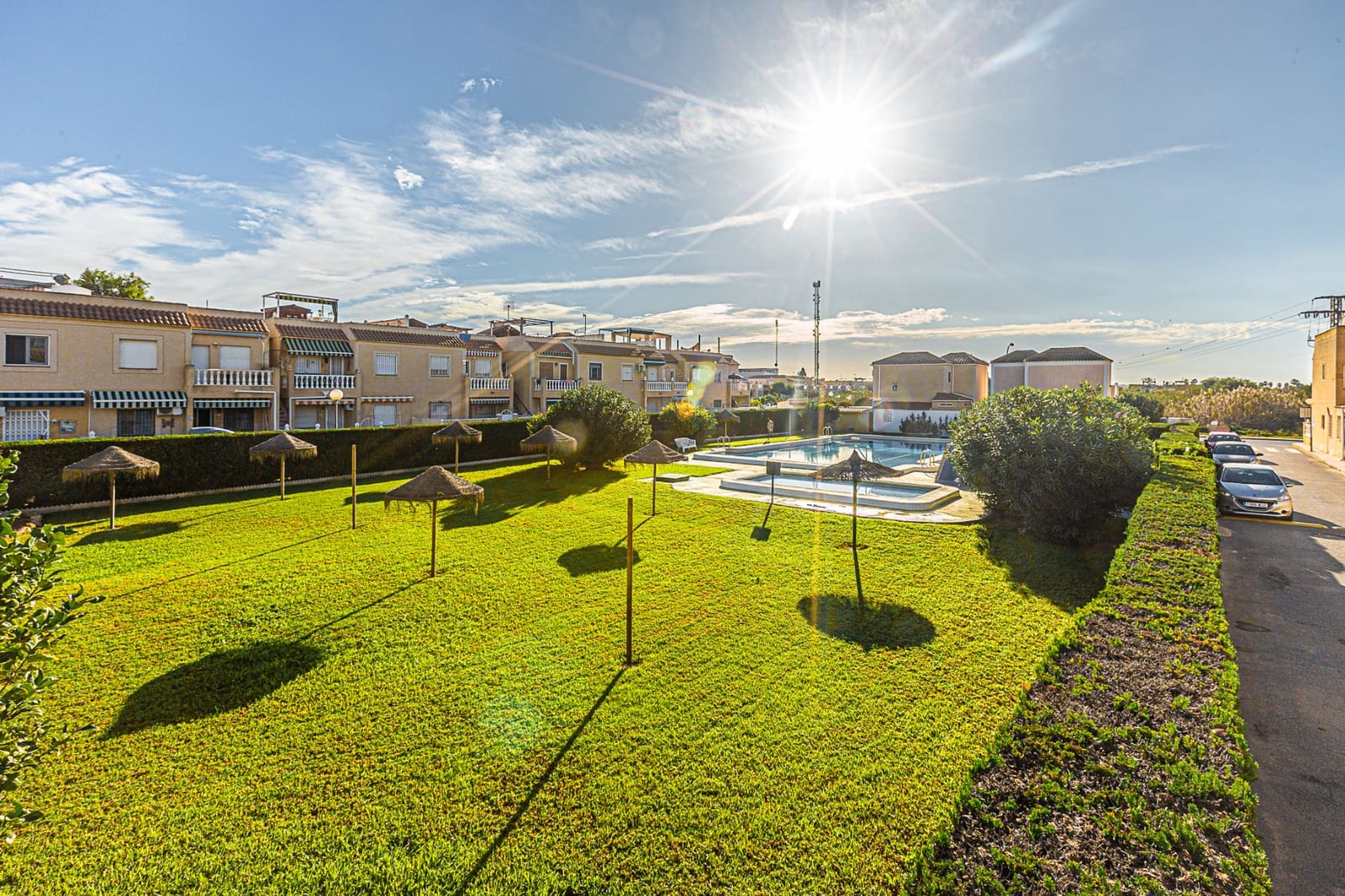 Ático de 2 habitaciones en Torrevieja en venta con piscina - 129.000 € (Ref: 10175780)
