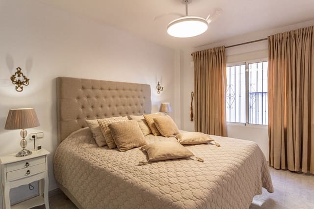 2 soveværelse Lejlighed til salg i Playa Flamenca, Orihuela med swimmingpool - € 269.000 (Ref: 10179213)