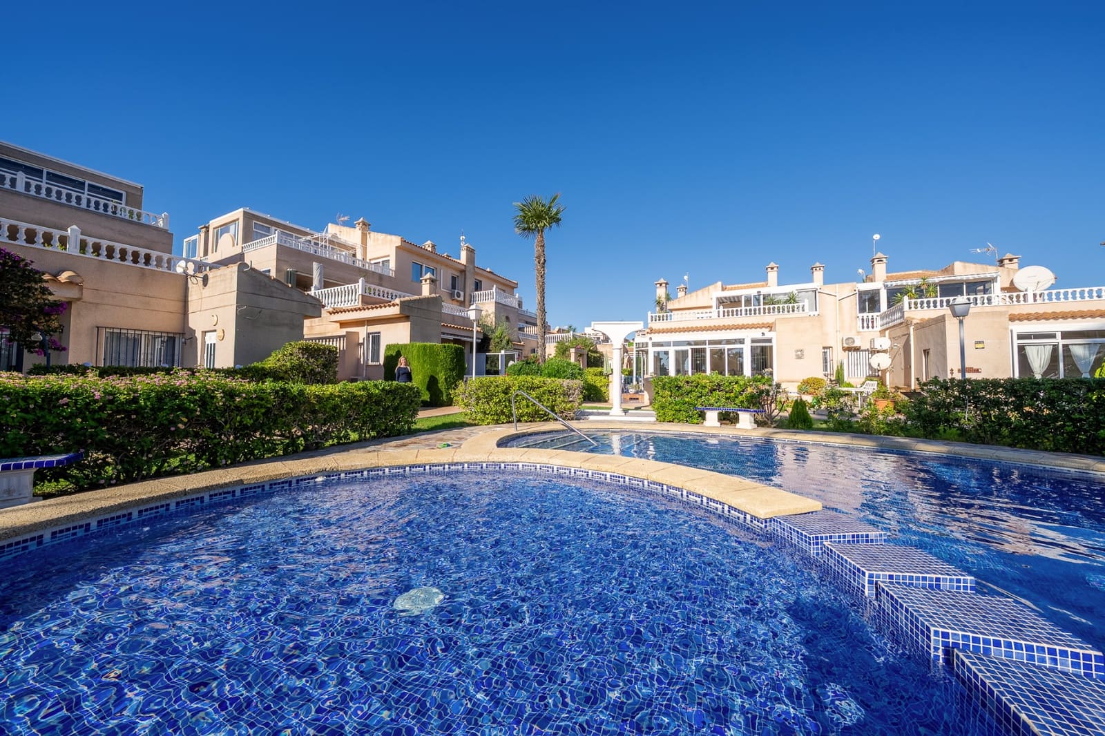 2 soveværelse Lejlighed til salg i Playa Flamenca med swimmingpool - € 269.000 (Ref: 10179213)