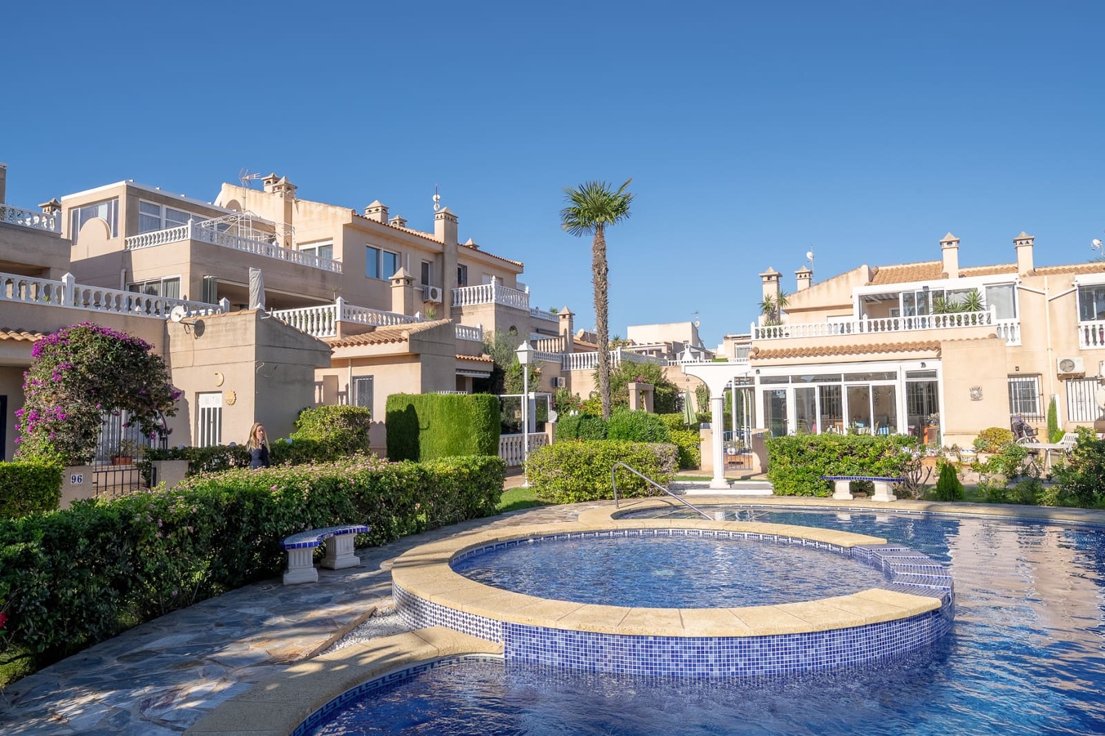 2 soveværelse Lejlighed til salg i Playa Flamenca med swimmingpool - € 269.000 (Ref: 10179213)