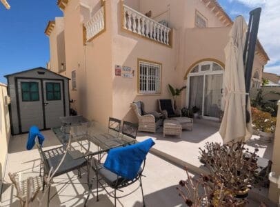 2 Zimmer Reihenhaus zu verkaufen in Punta Prima mit Pool Garage - 299.000 € (Ref: 10179423)