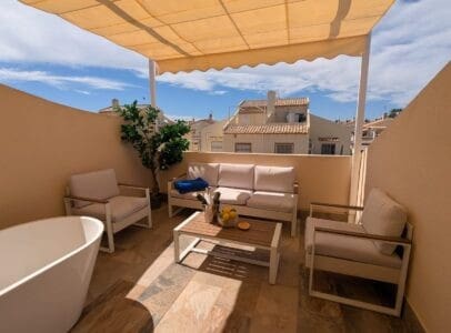 2 Zimmer Reihenhaus zu verkaufen in Punta Prima mit Pool Garage - 299.000 € (Ref: 10179423)