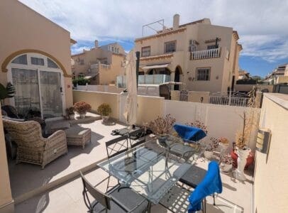 2 Zimmer Reihenhaus zu verkaufen in Punta Prima mit Pool Garage - 299.000 € (Ref: 10179423)