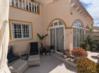 2 Zimmer Reihenhaus zu verkaufen in Punta Prima mit Pool Garage - 299.000 € (Ref: 10179423)
