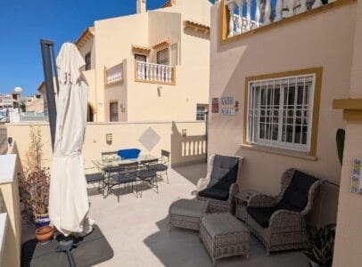 2 Zimmer Reihenhaus zu verkaufen in Punta Prima mit Pool Garage - 299.000 € (Ref: 10179423)