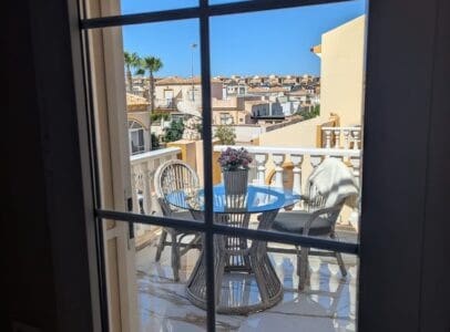 2 Zimmer Reihenhaus zu verkaufen in Punta Prima mit Pool Garage - 299.000 € (Ref: 10179423)