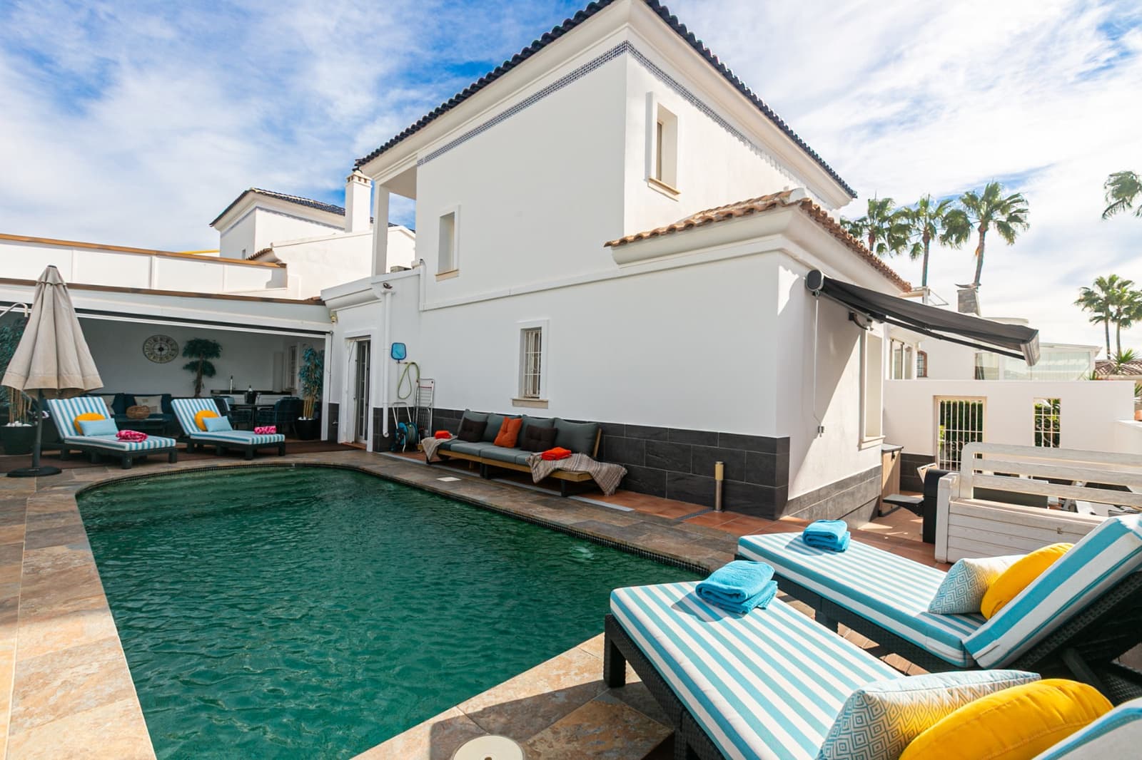 4 quarto Moradia para venda em Villamartin com piscina garagem - 579 000 € (Ref: 10182027)