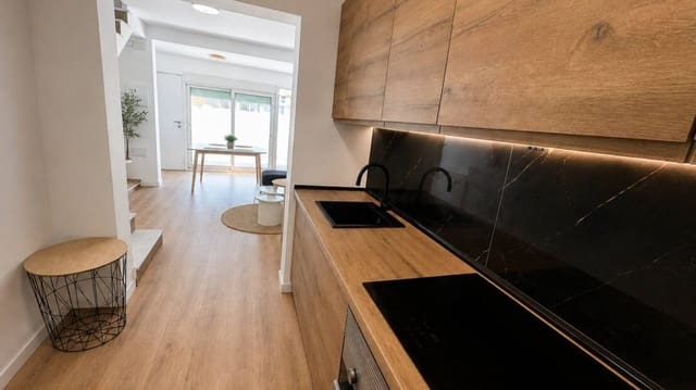 3 soveværelse Byhus til salg i Los Altos med swimmingpool - € 239.000 (Ref: 10185318)