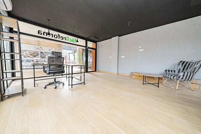 1 makuuhuone Kaupallinen myytävänä paikassa Villamartin, Orihuela - 169 000 € (Ref: 4480628)