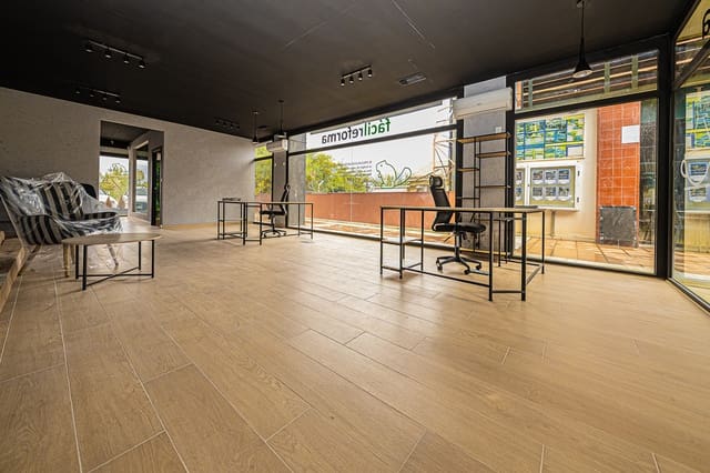 1 makuuhuone Kaupallinen myytävänä paikassa Villamartin, Orihuela - 169 000 € (Ref: 4480628)