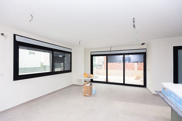 3 bedroom Villa for sale in Punta Prima, Orihuela with pool - € 650,000 (Ref: 6203173)