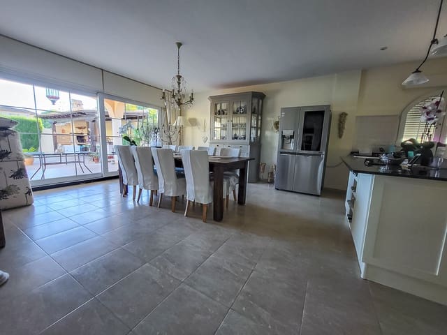 3 Zimmer Villa zu verkaufen in Playa Flamenca, Orihuela mit Pool Garage - 950.000 € (Ref: 6387211)