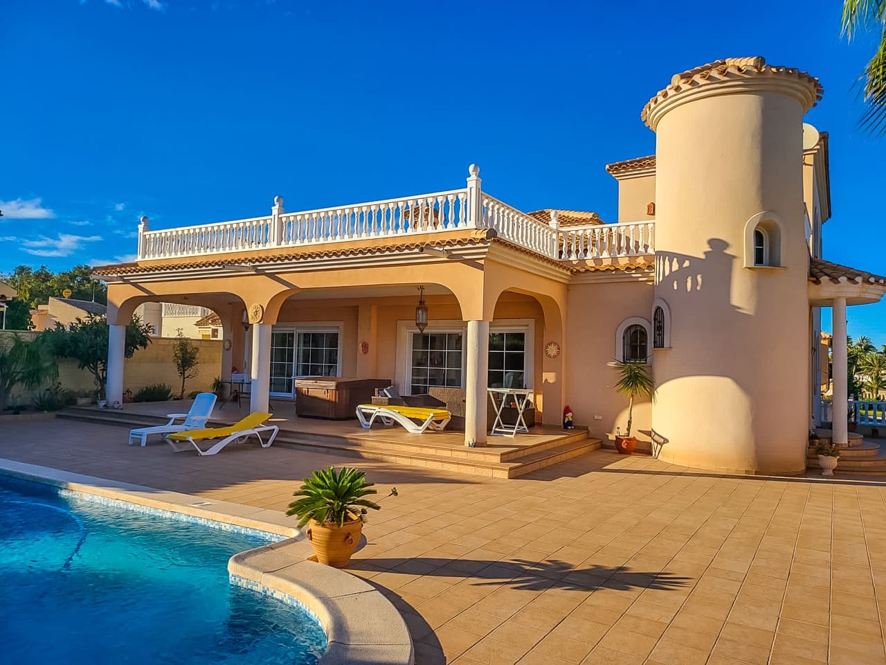 3 chambre Villa/Maison à vendre à Playa Flamenca avec piscine garage - 950 000 € (Ref: 6387211)
