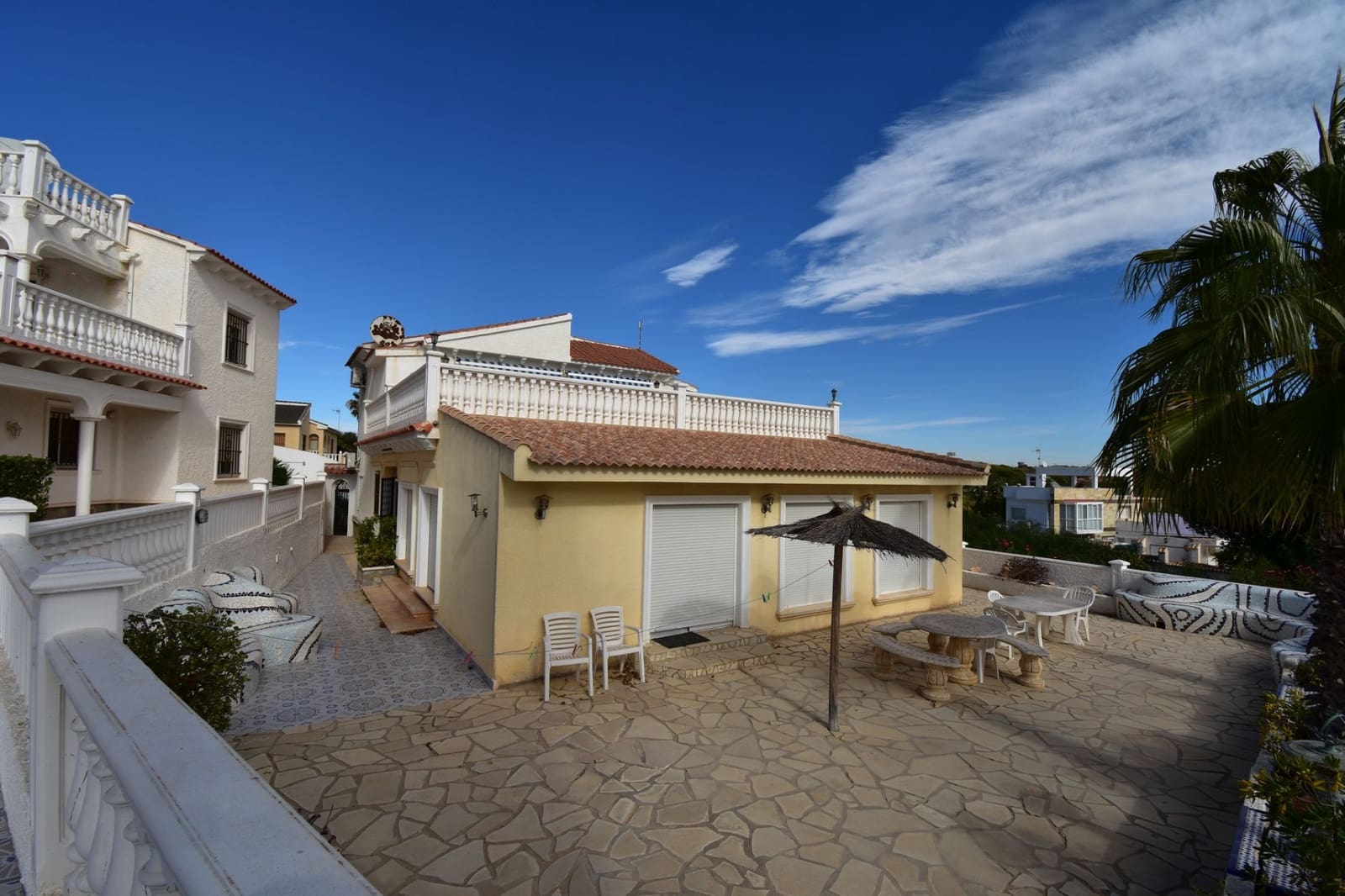 10 bedroom Villa for sale in Playa Flamenca with pool - € 3,000,000 (Ref: 7336671)