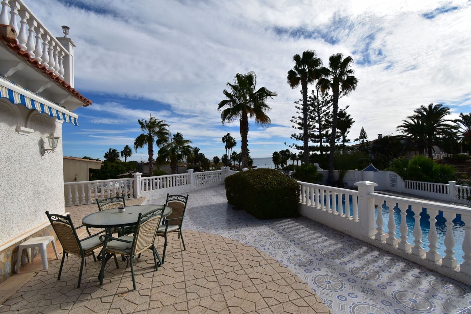 10 bedroom Villa for sale in Playa Flamenca with pool - € 3,000,000 (Ref: 7336671)