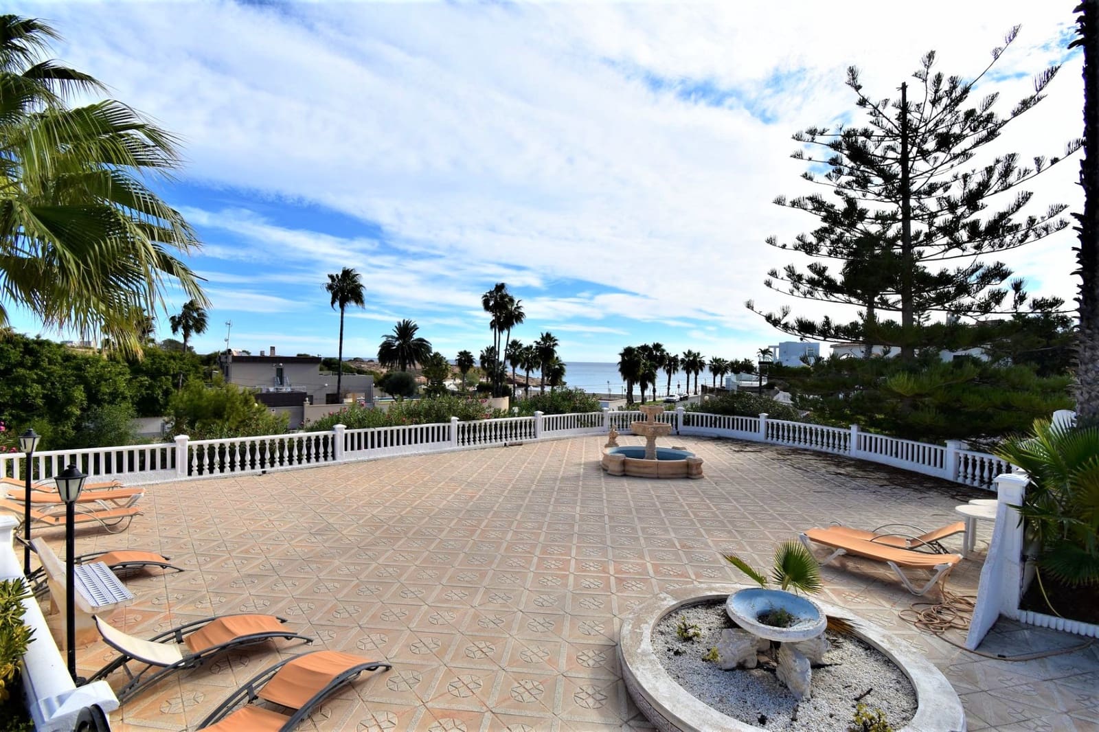 10 bedroom Villa for sale in Playa Flamenca with pool - € 3,000,000 (Ref: 7336671)