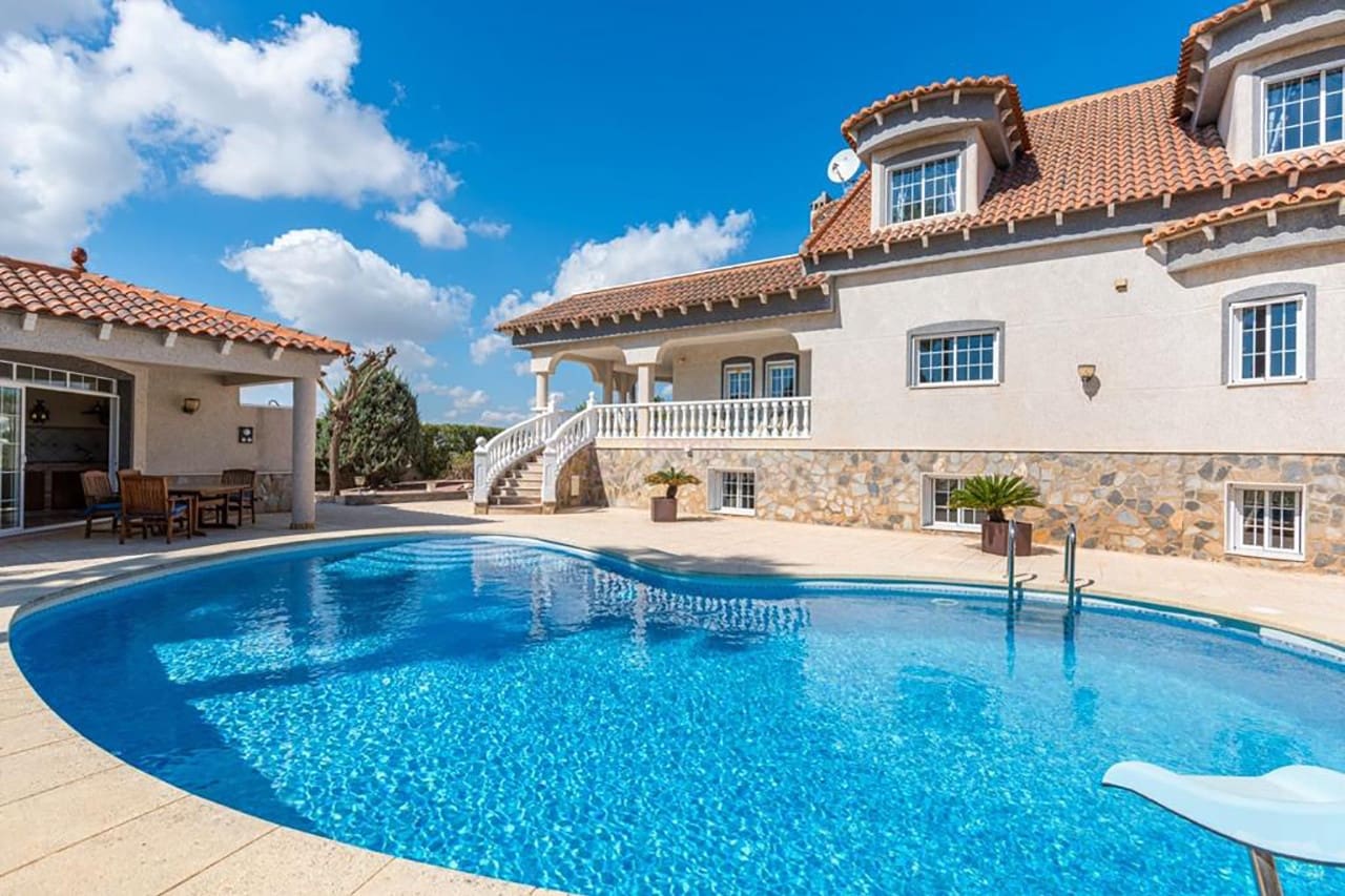 4 Zimmer Villa zu verkaufen in Ciudad Quesada mit Pool - 990.000 € (Ref: 7351435)