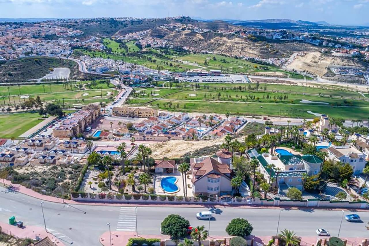 4 Zimmer Villa zu verkaufen in Ciudad Quesada mit Pool - 990.000 € (Ref: 7351435)