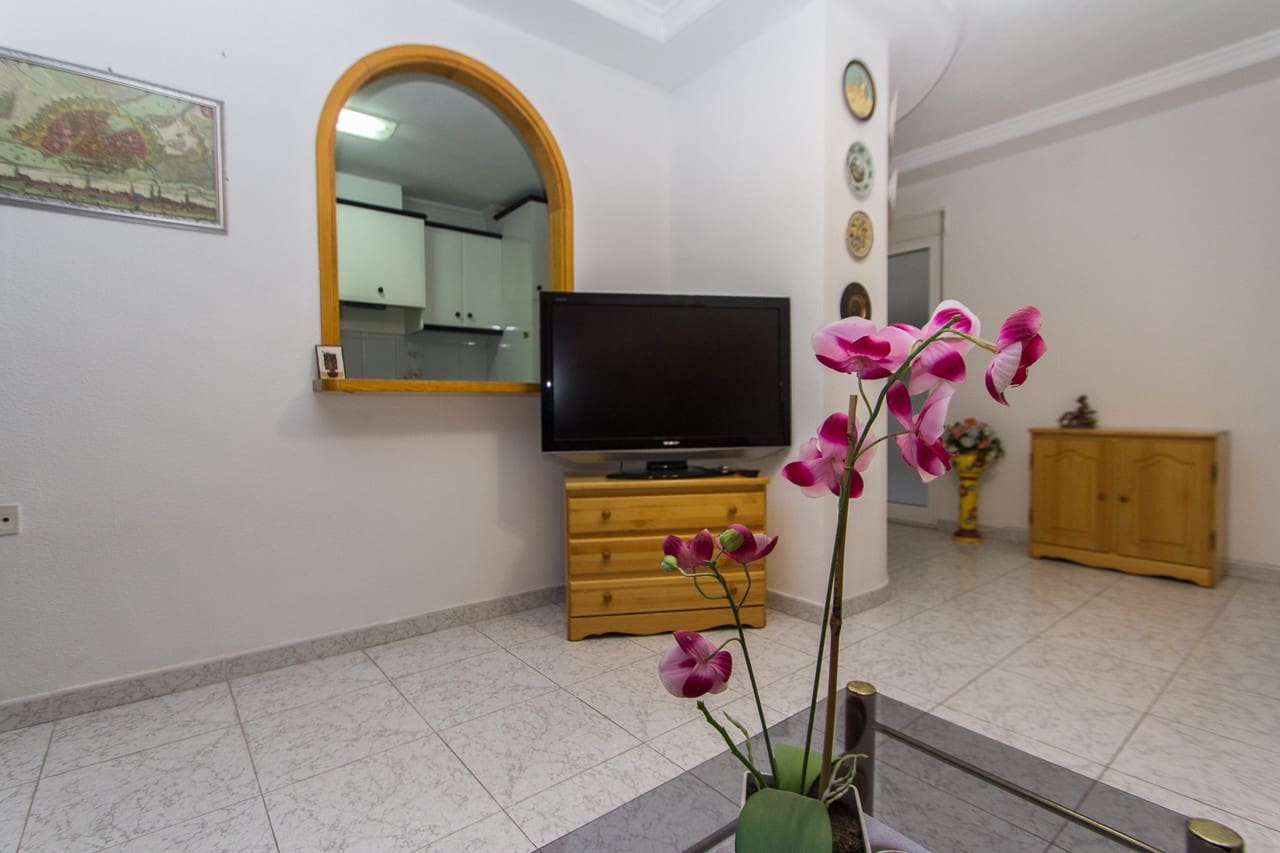 3 slaapkamer Appartement te huur in Torrevieja - € 850 (Ref: 7642454)