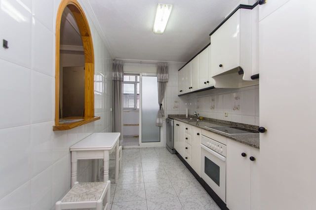 3 slaapkamer Appartement te huur in Centro, Torrevieja - € 850 (Ref: 7642454)