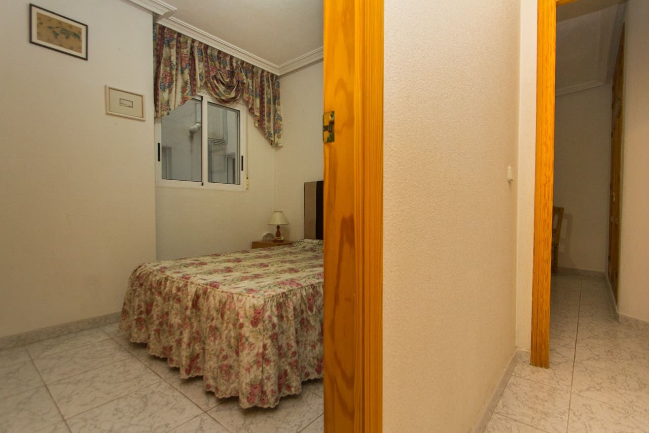 3 slaapkamer Appartement te huur in Torrevieja - € 850 (Ref: 7642454)