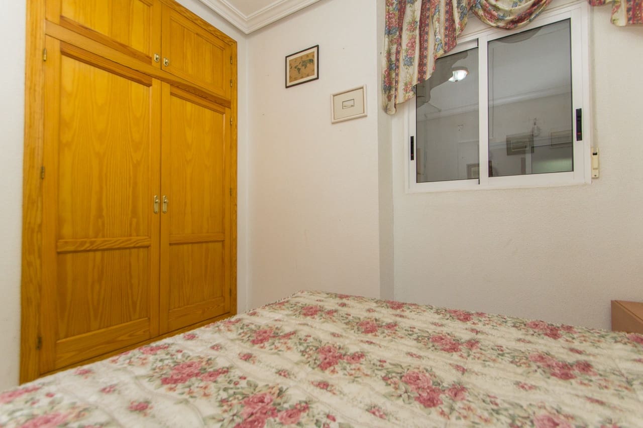 3 slaapkamer Appartement te huur in Torrevieja - € 850 (Ref: 7642454)