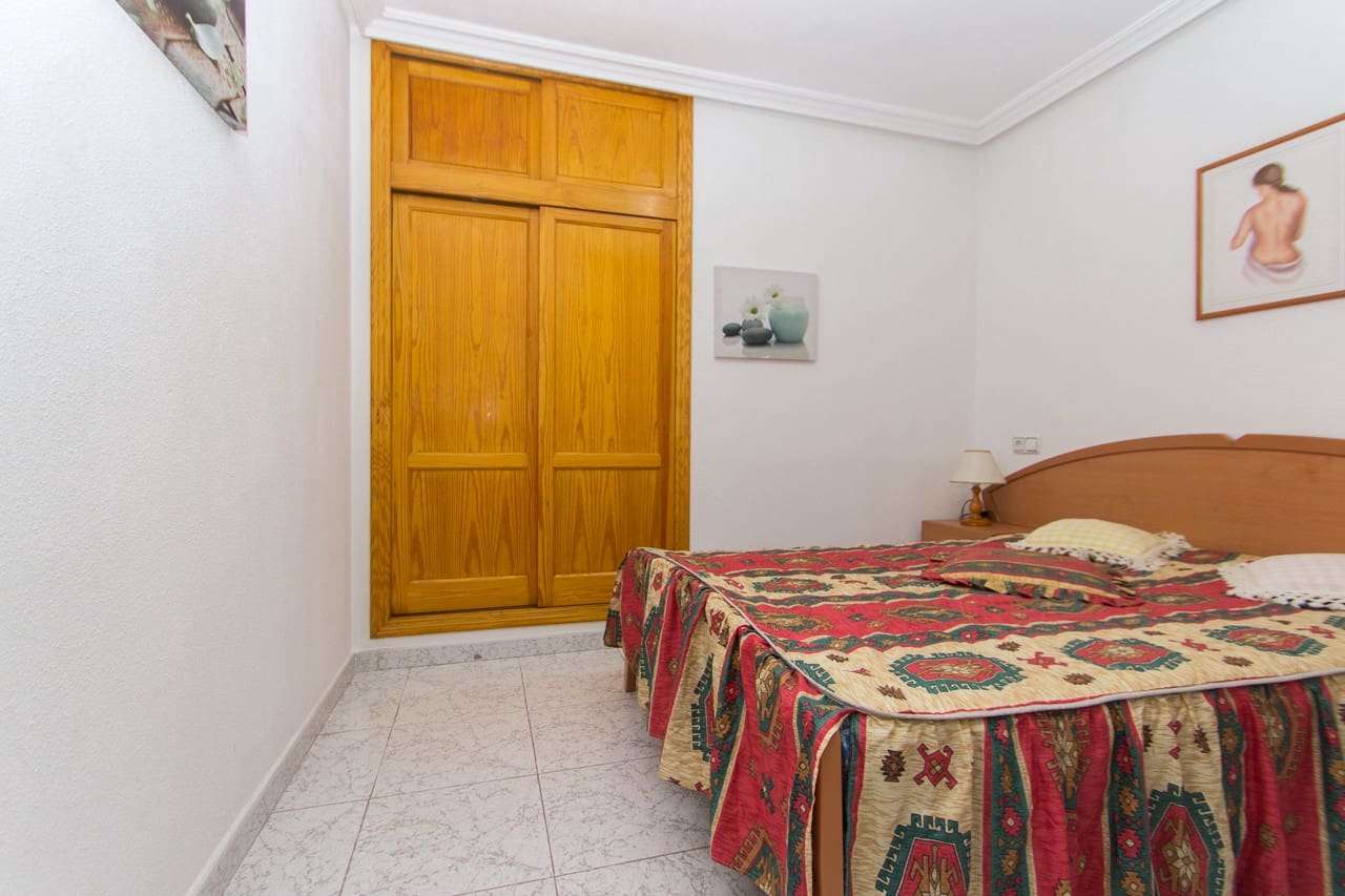 3 slaapkamer Appartement te huur in Torrevieja - € 850 (Ref: 7642454)