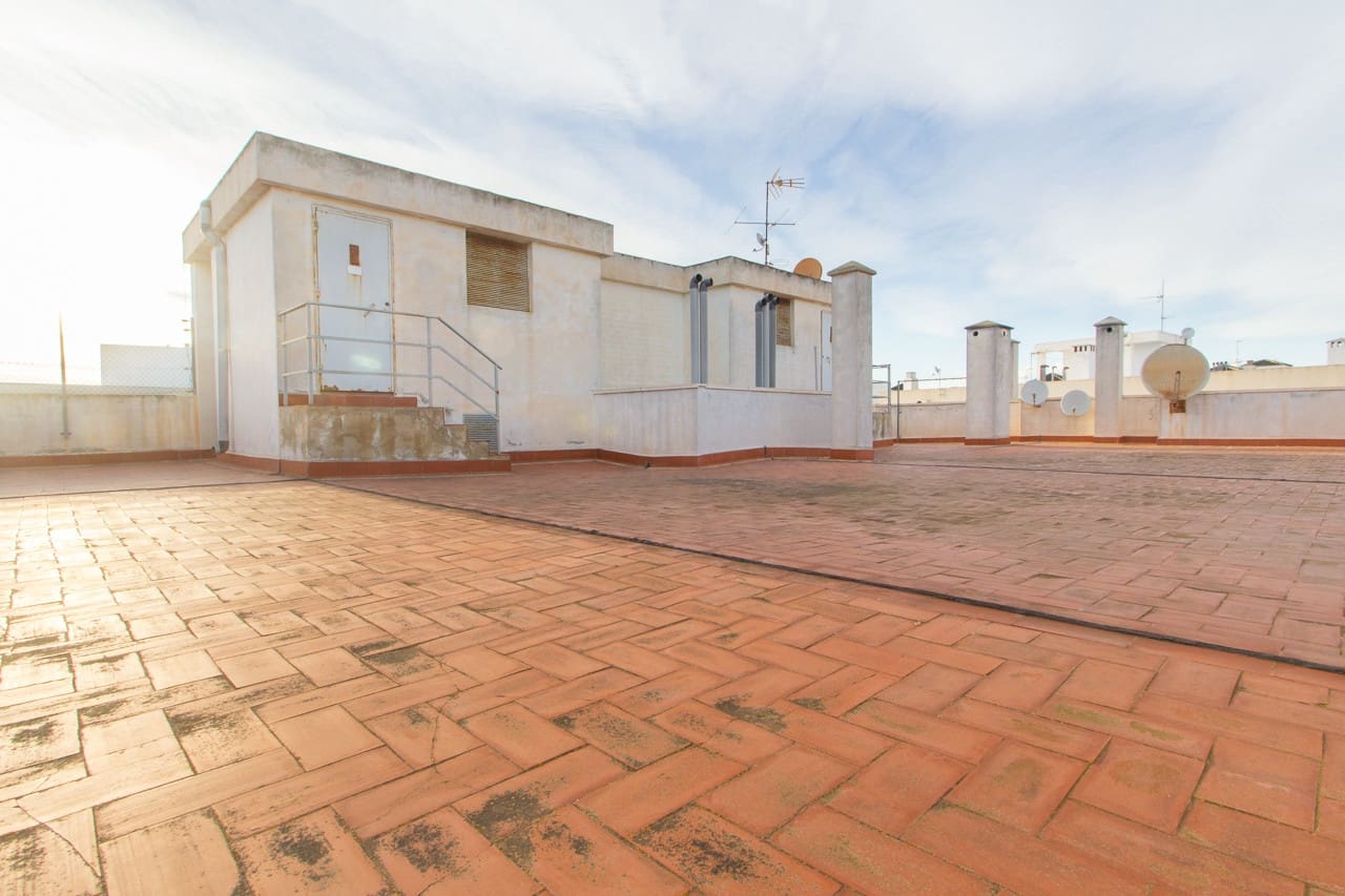 3 slaapkamer Appartement te huur in Torrevieja - € 850 (Ref: 7642454)