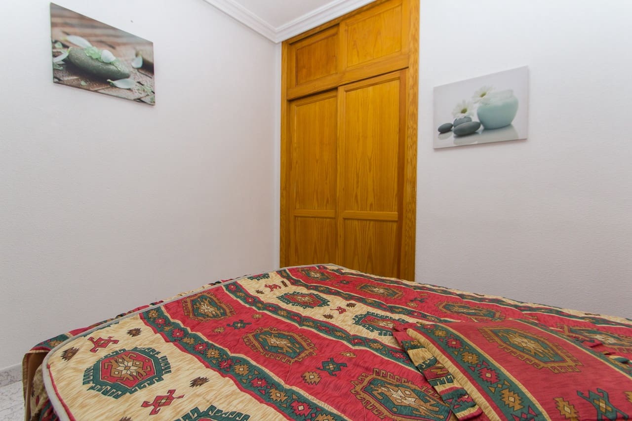 3 slaapkamer Appartement te huur in Torrevieja - € 850 (Ref: 7642454)
