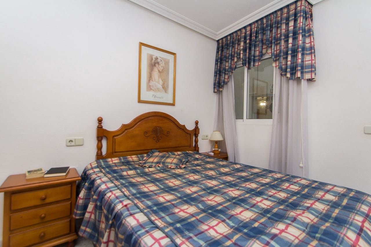 3 slaapkamer Appartement te huur in Torrevieja - € 850 (Ref: 7642454)