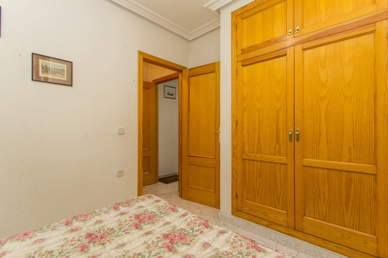 3 slaapkamer Appartement te huur in Torrevieja - € 850 (Ref: 7642454)