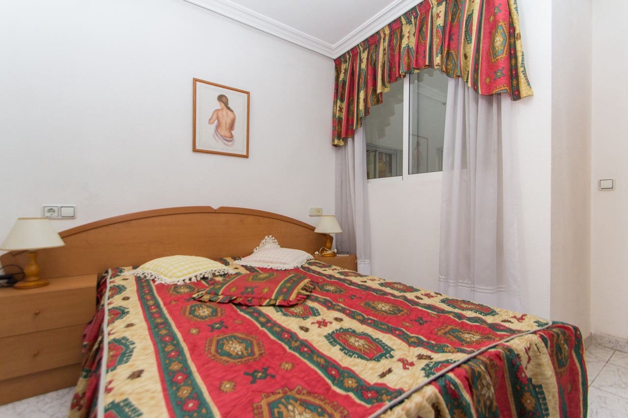 3 slaapkamer Appartement te huur in Torrevieja - € 850 (Ref: 7642454)