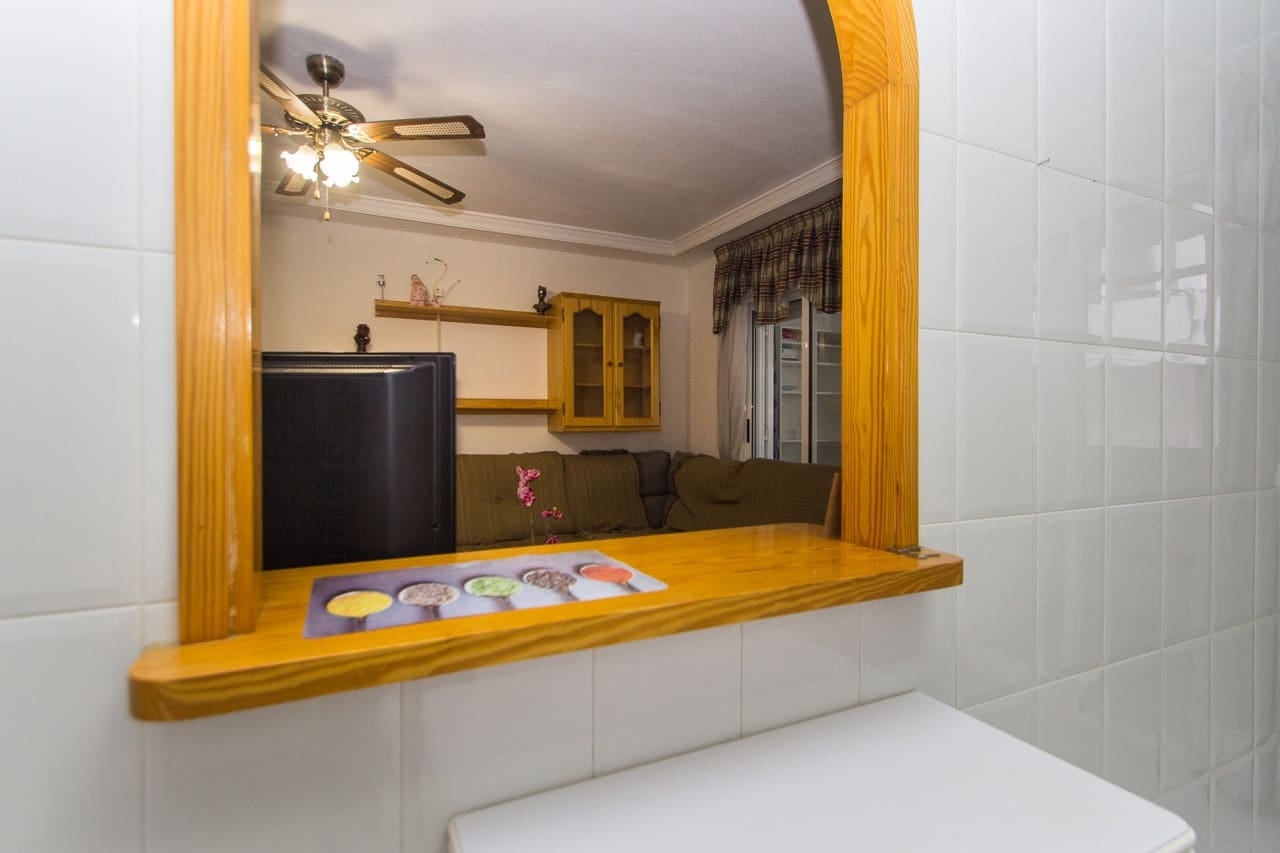 3 slaapkamer Appartement te huur in Torrevieja - € 850 (Ref: 7642454)