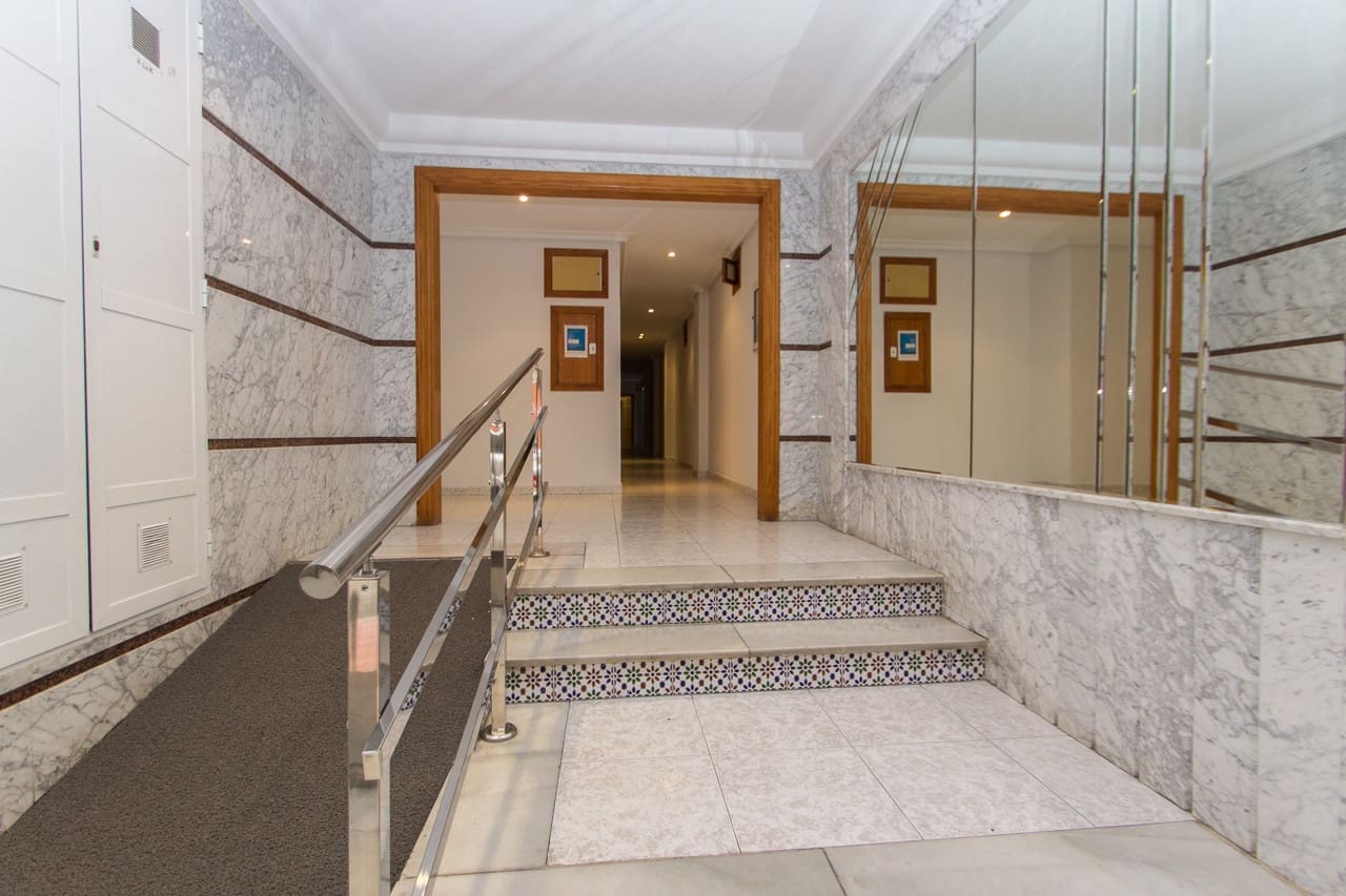 3 slaapkamer Appartement te huur in Torrevieja - € 850 (Ref: 7642454)
