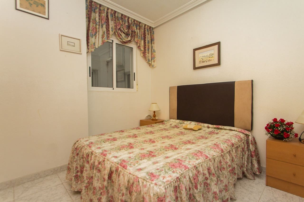 3 slaapkamer Appartement te huur in Torrevieja - € 850 (Ref: 7642454)