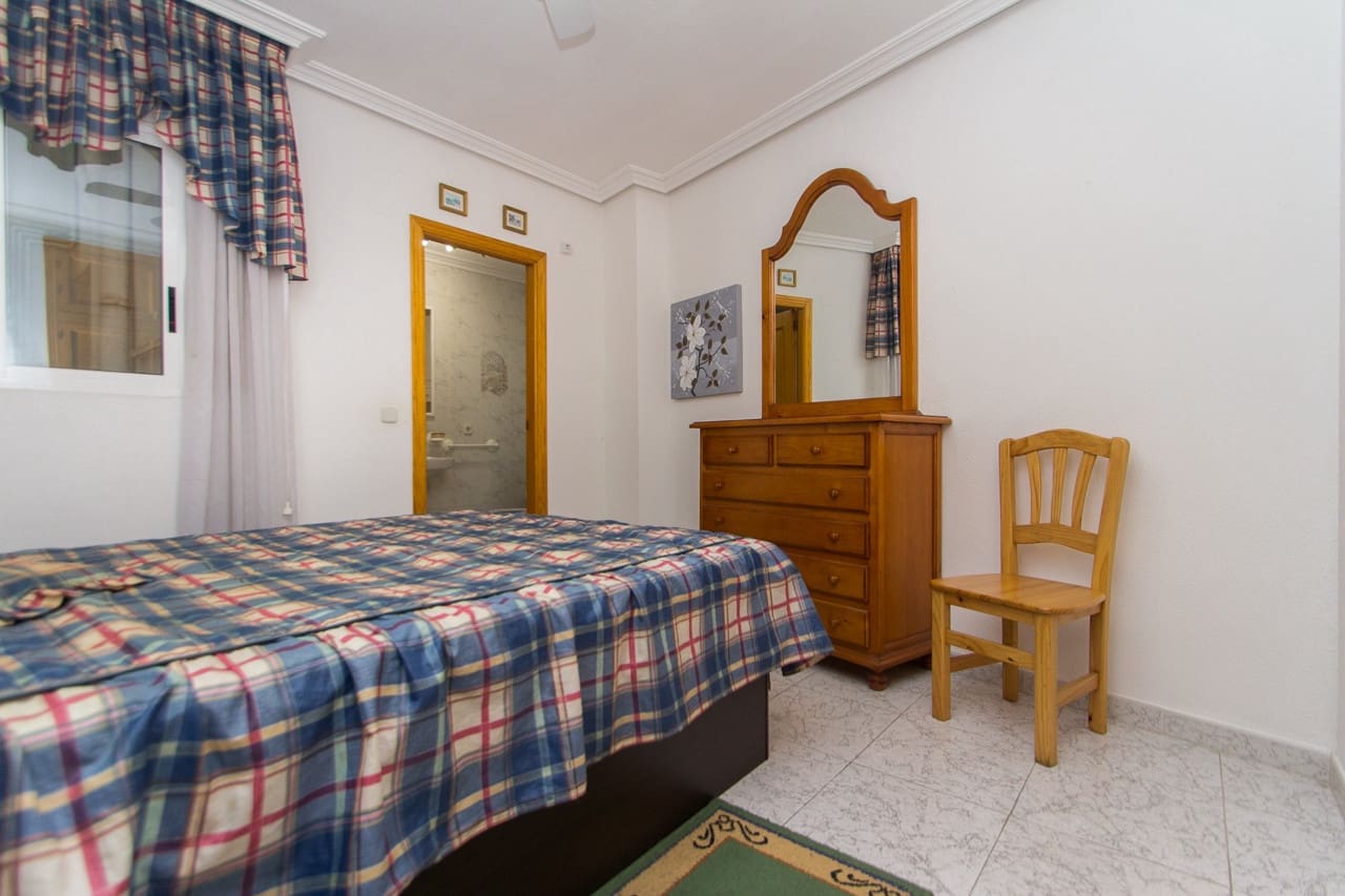 3 slaapkamer Appartement te huur in Torrevieja - € 850 (Ref: 7642454)