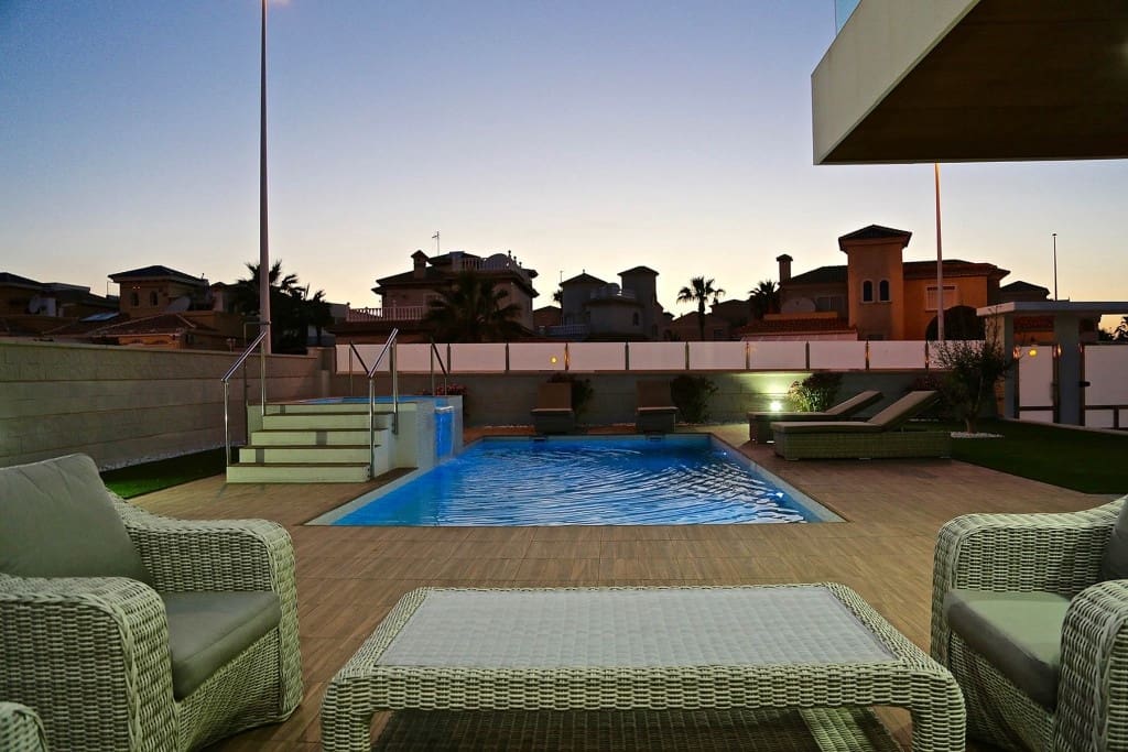 3 Zimmer Villa zu verkaufen in Campoamor mit Pool - 1.035.000 € (Ref: 7798934)
