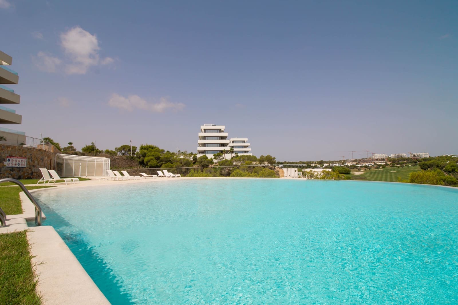 3 quarto Apartamento para venda em Las Colinas Golf com piscina garagem - 895 000 € (Ref: 7821683)