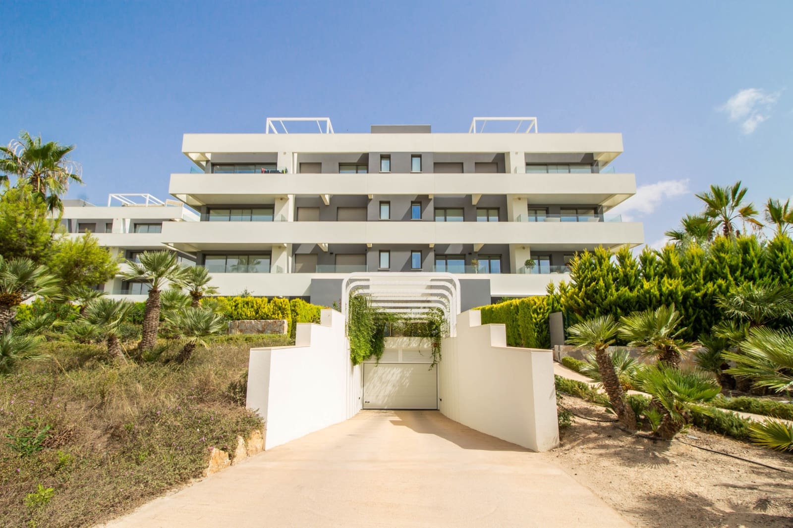 3 quarto Apartamento para venda em Las Colinas Golf com piscina garagem - 895 000 € (Ref: 7821683)