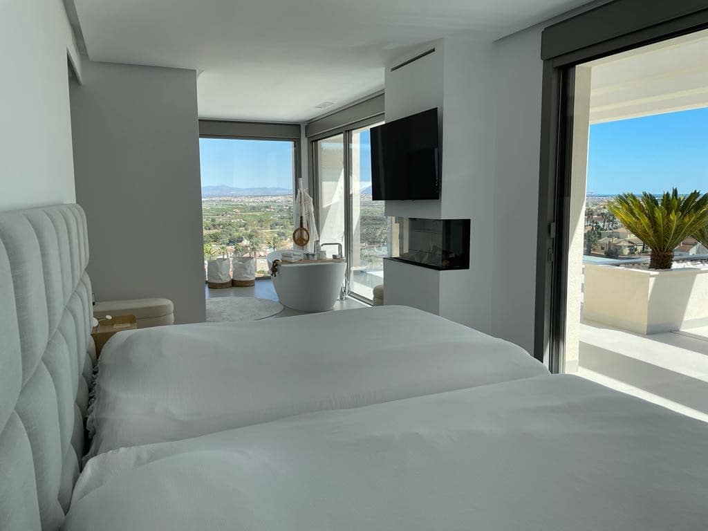 4 Zimmer Villa zu verkaufen in Ciudad Quesada mit Pool Garage - 1.799.000 € (Ref: 8005664)