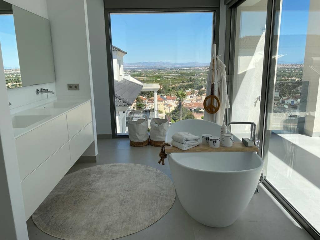 4 Zimmer Villa zu verkaufen in Ciudad Quesada mit Pool Garage - 1.799.000 € (Ref: 8005664)