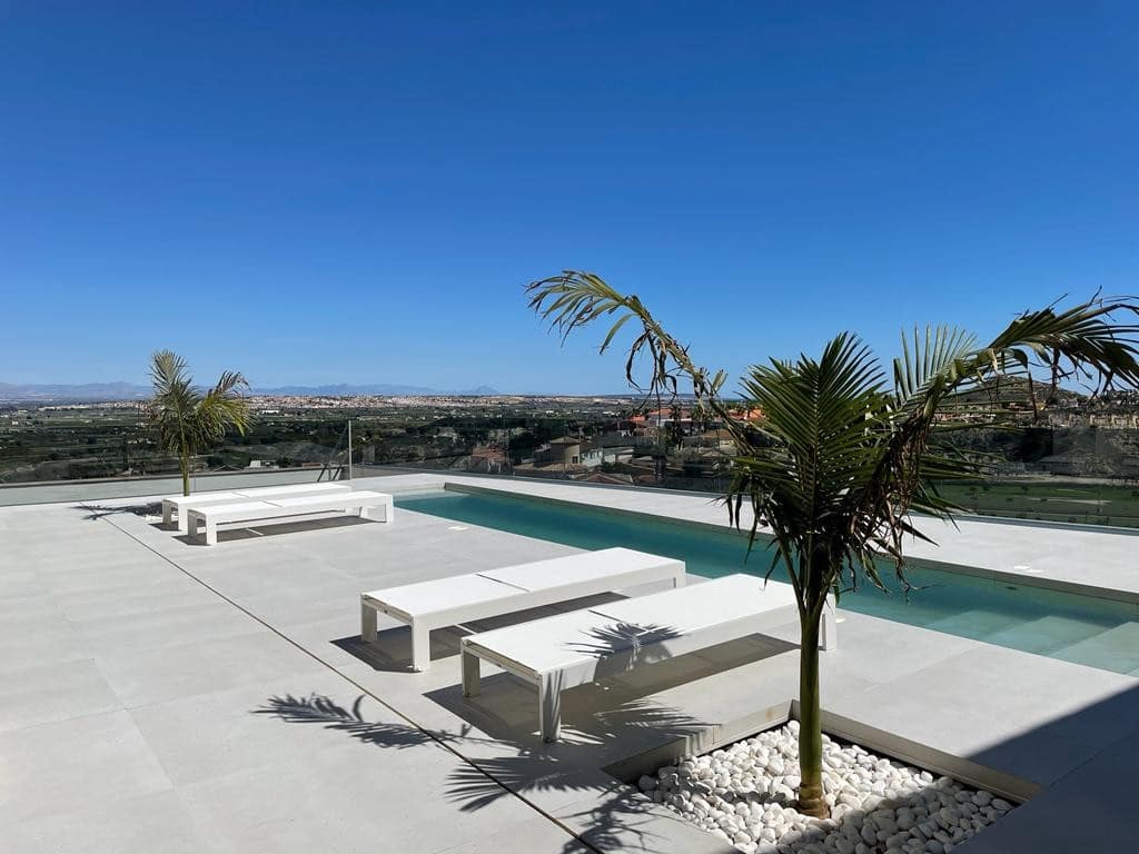 4 Zimmer Villa zu verkaufen in Ciudad Quesada mit Pool Garage - 1.799.000 € (Ref: 8005664)