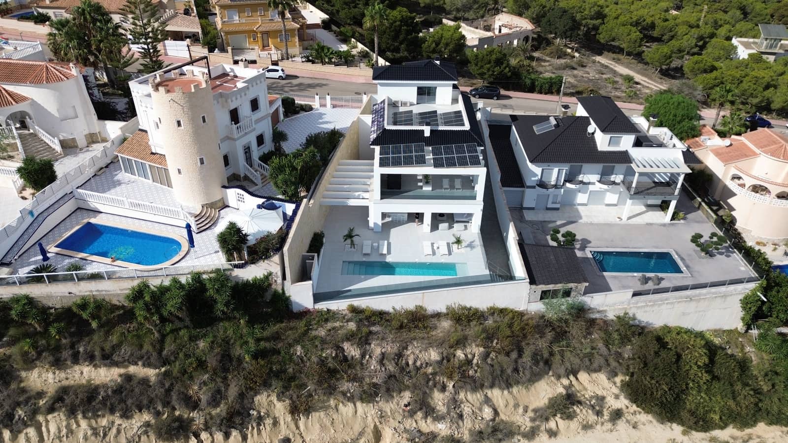 4 Zimmer Villa zu verkaufen in Ciudad Quesada mit Pool Garage - 1.799.000 € (Ref: 8005664)