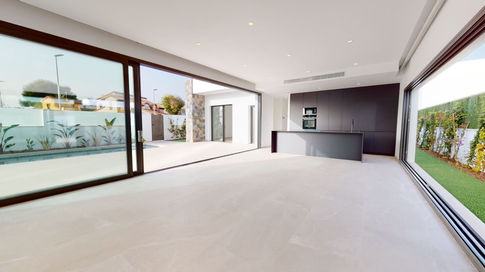 Chalet de 3 habitaciones en Los Alcázares en venta con piscina - 549.900 € (Ref: 8010565)