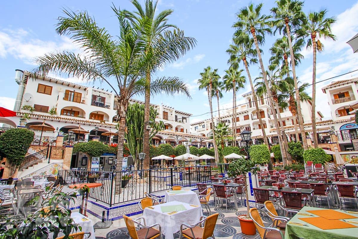 Garage for rent in Villamartin - € 200 (Ref: 8116937)