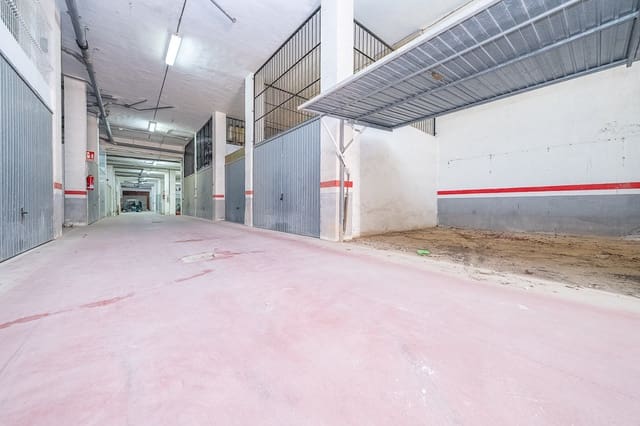 Garage for rent in Villamartin, Orihuela - € 200 (Ref: 8116937)