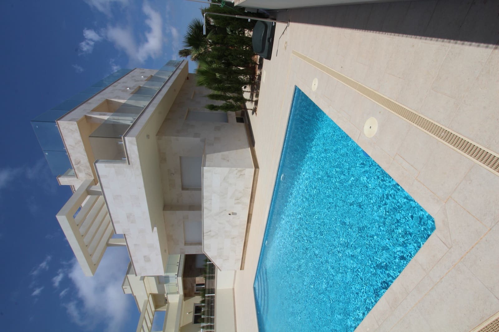 5 slaapkamer Villa te koop in La Zenia met zwembad garage - € 1.500.000 (Ref: 8240317)