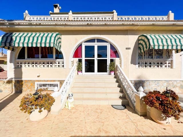 4 bedroom Villa for sale in Doña Pepa, Rojales with pool - € 698,000 (Ref: 8285169)