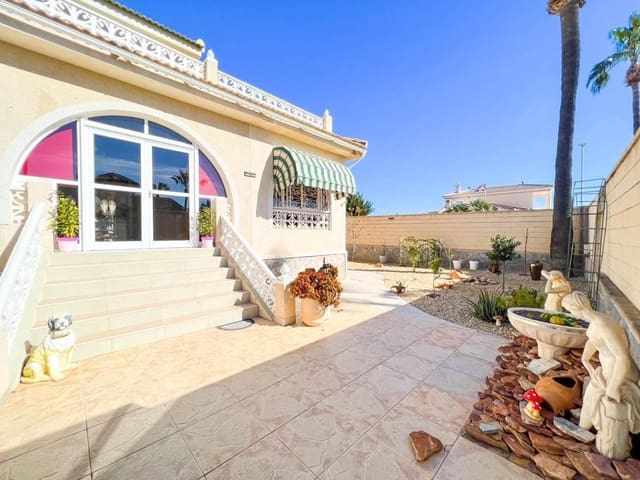 4 bedroom Villa for sale in Doña Pepa, Rojales with pool - € 698,000 (Ref: 8285169)